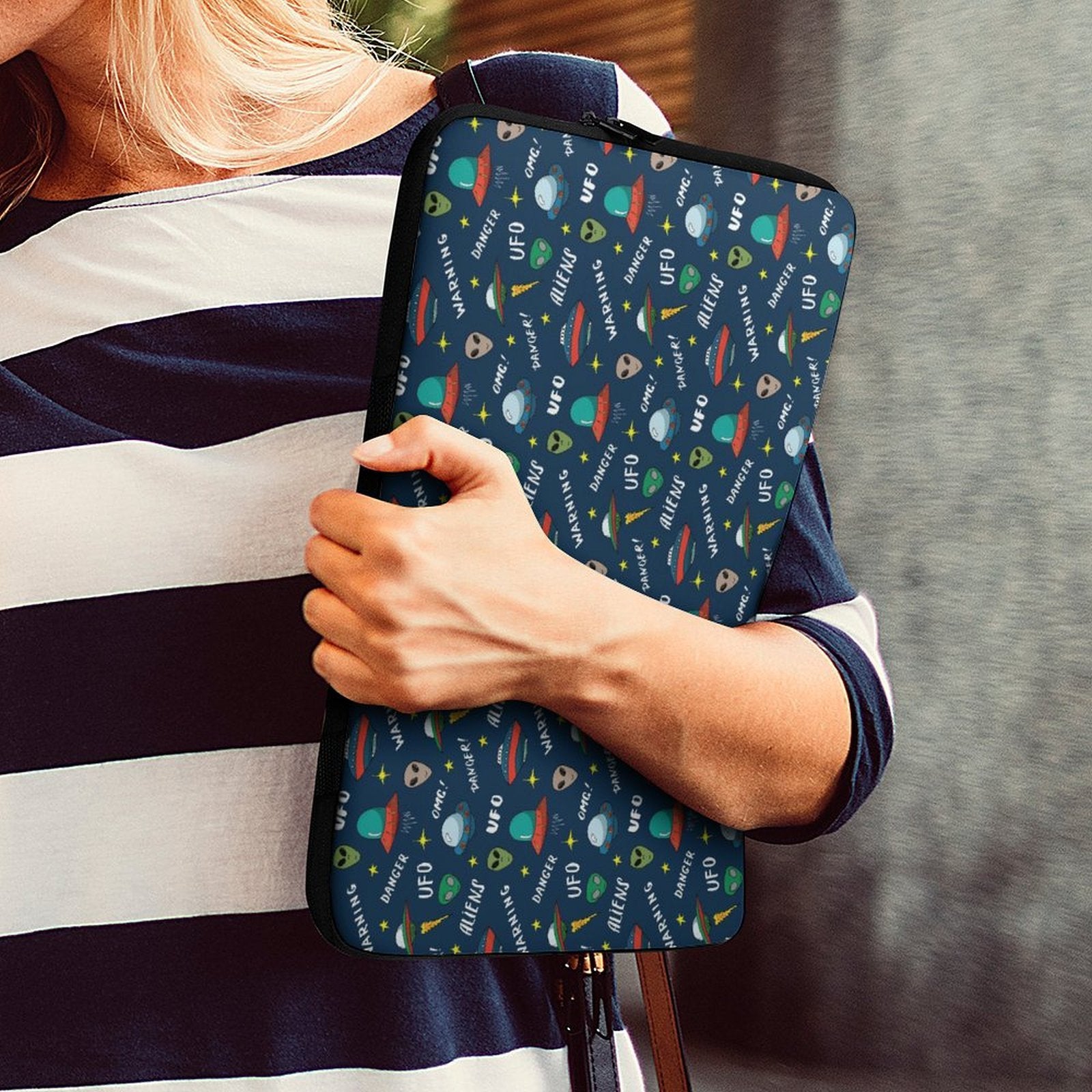 UFO's And Aliens Laptop Sleeve (Multiple Sizes) Laptop Sleeve Printed Offshore Sci Fi