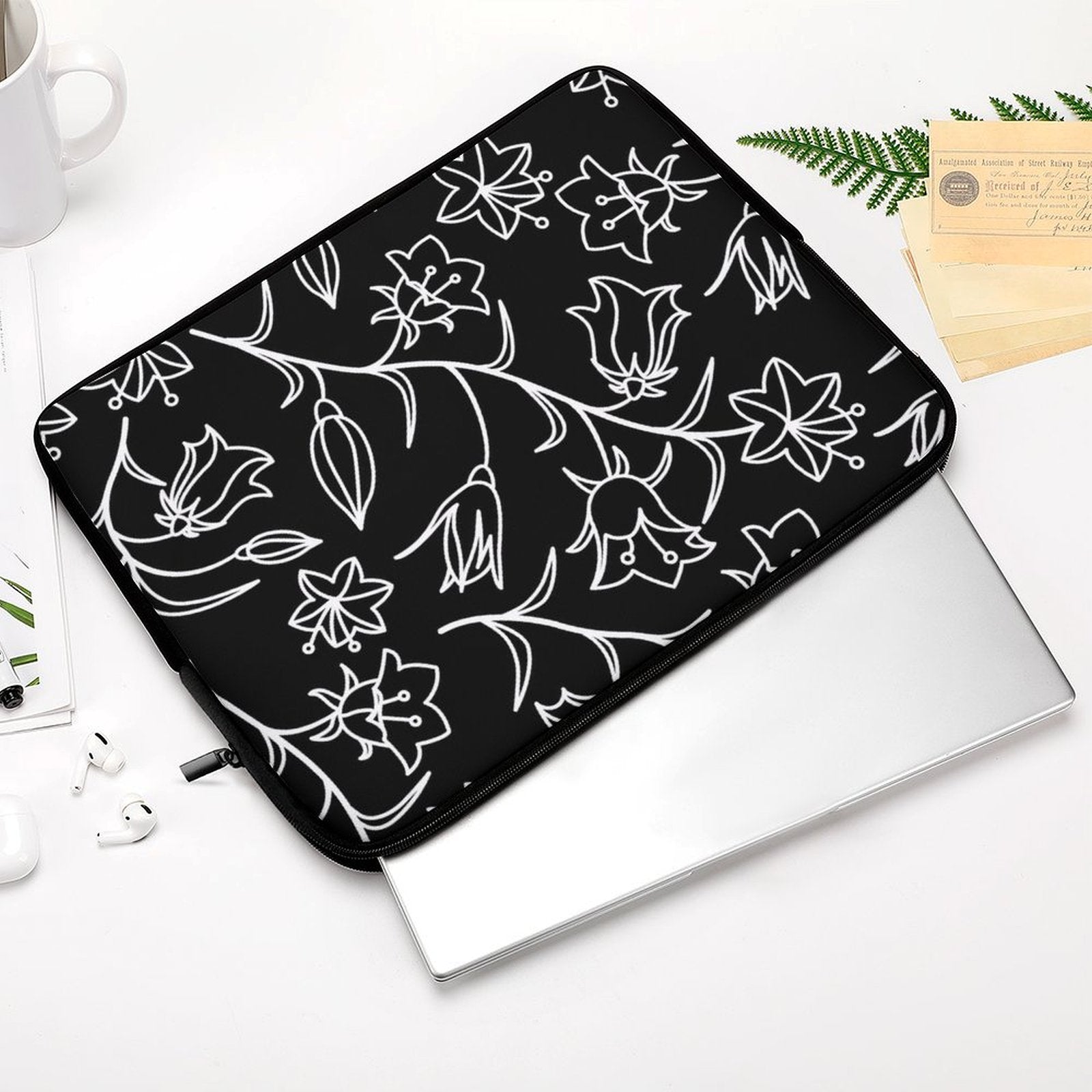 Black And White Floral - Laptop Sleeve (Multiple Sizes)