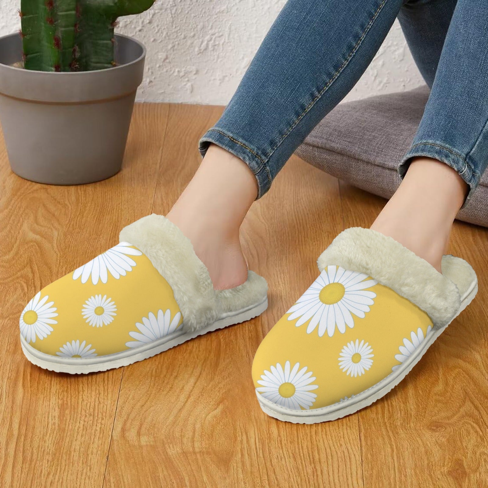 Daisies On Yellow Women's Fur Trim Thick-Sole Indoor Slippers Women's Fur Trimmed Slippers Plants Printed Offshore