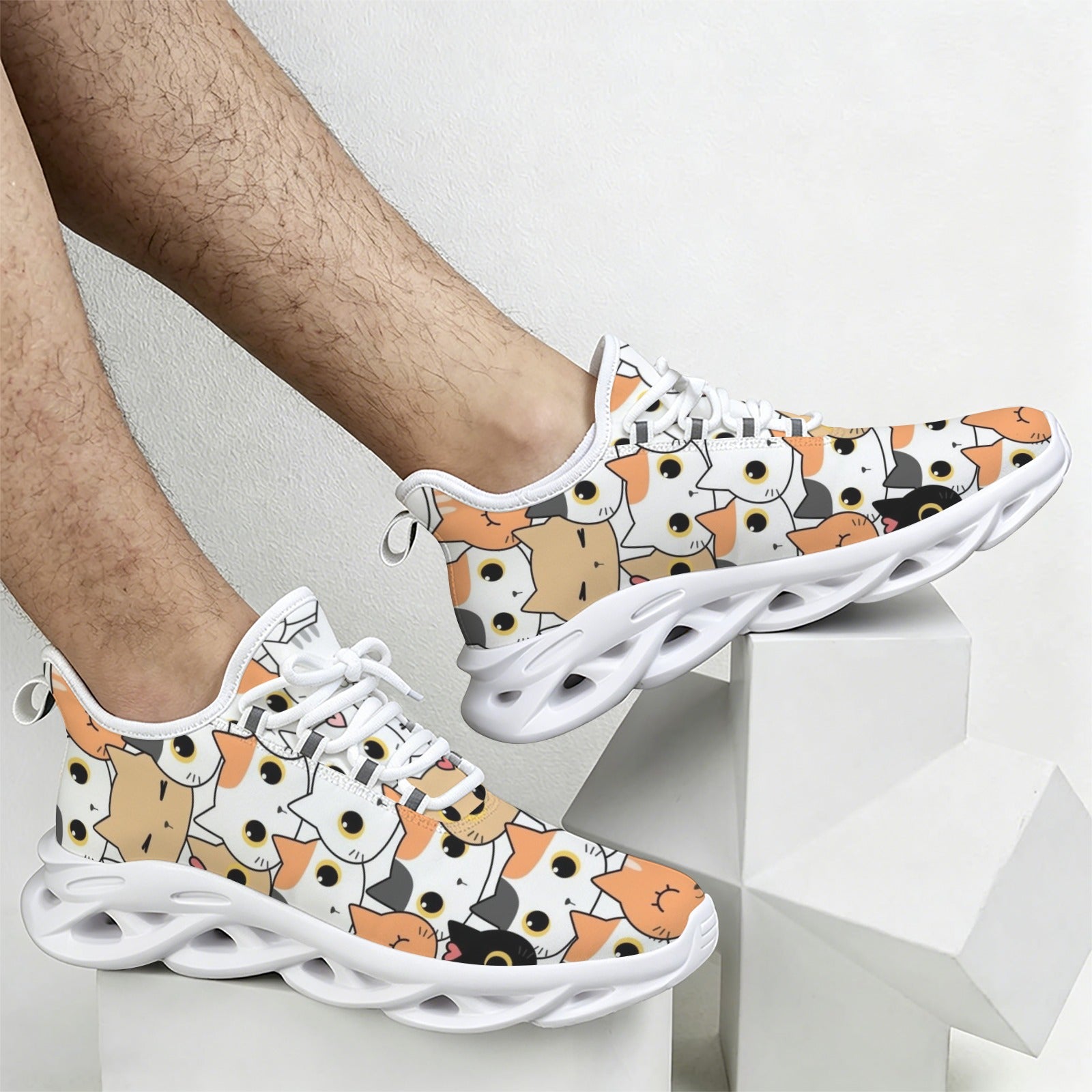 Cute Cartoon Cats Men's Twisted Sole Sneakers