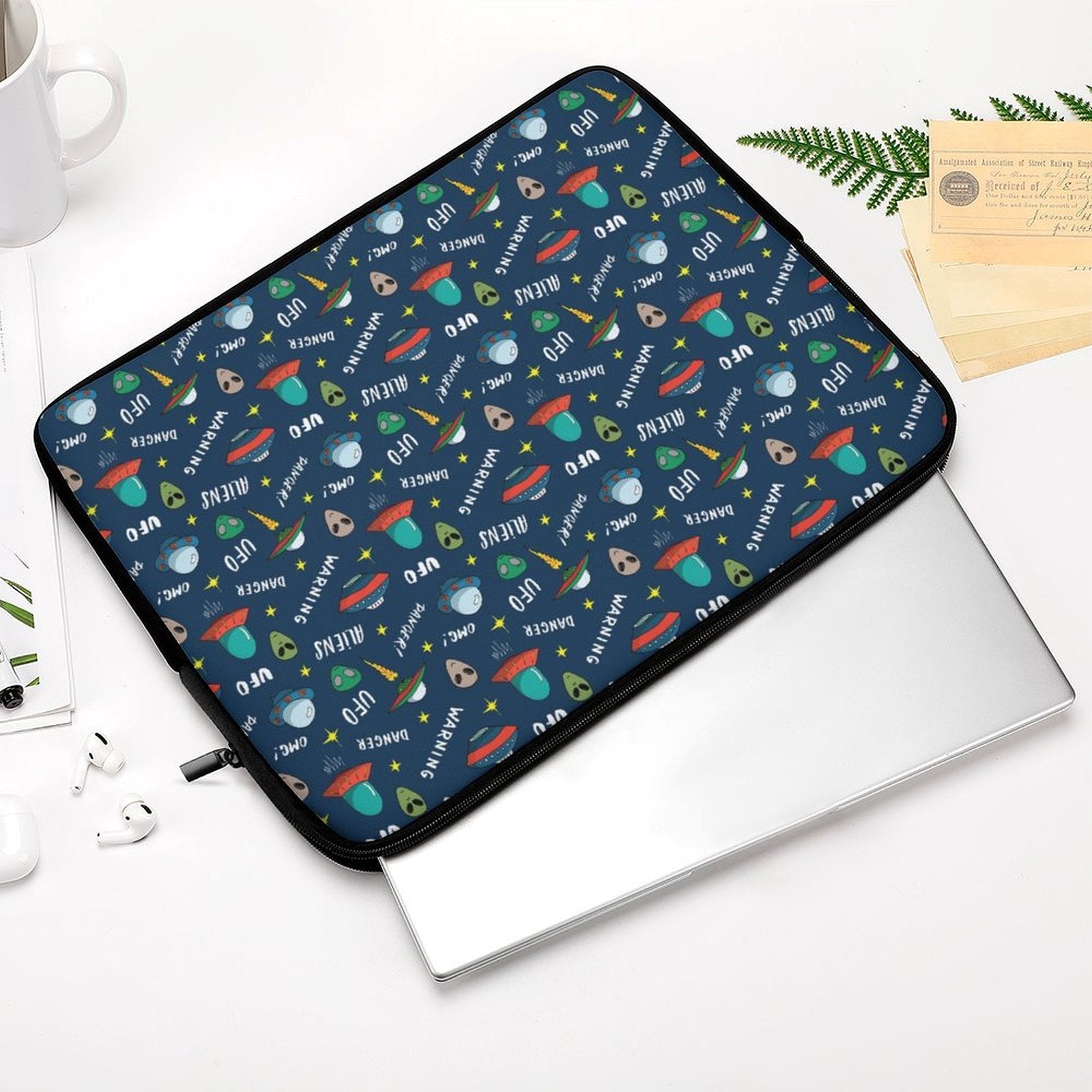 UFO's And Aliens - Laptop Sleeve (Multiple Sizes)