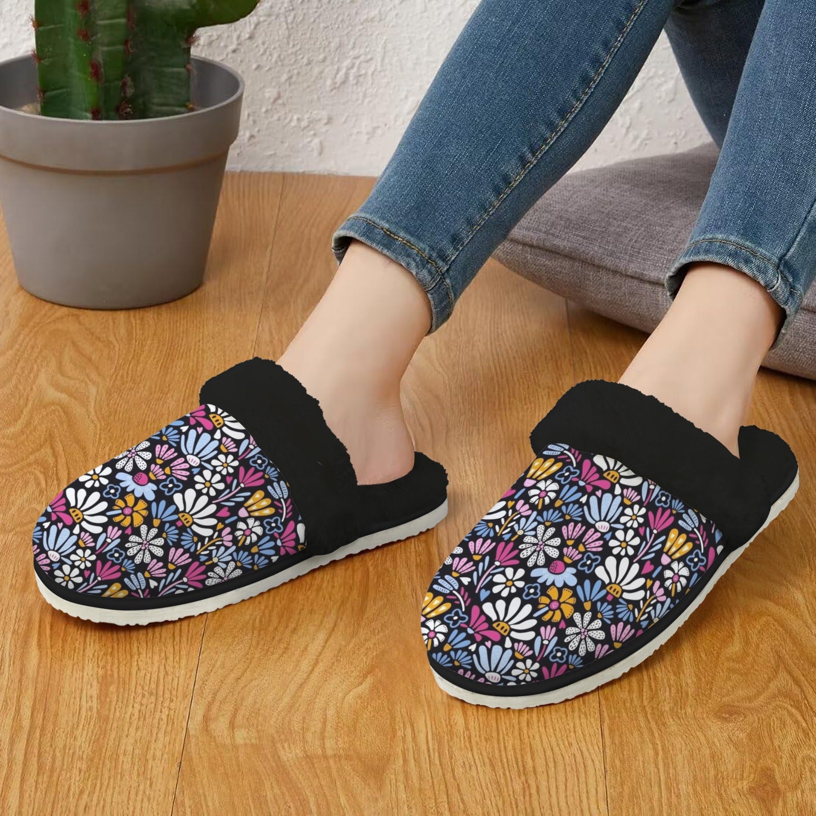 Graphic Flowers On Black Women's Fur Trim Thick-Sole Indoor Slippers Women's Fur Trimmed Slippers Plants Printed Offshore