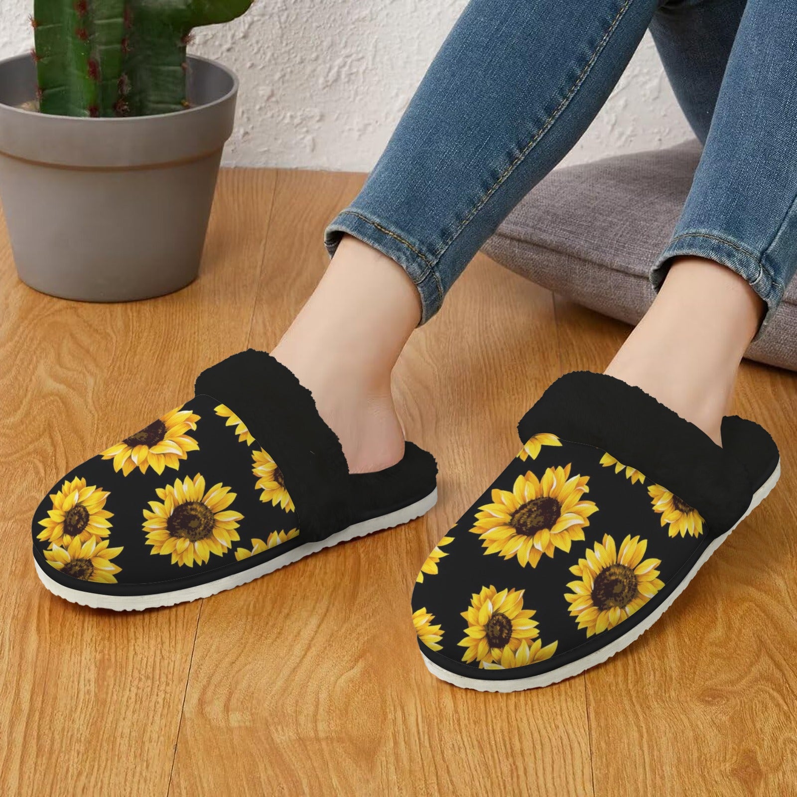 Sunflowers On Black Women's Fur Trim Thick-Sole Indoor Slippers Women's Fur Trimmed Slippers Plants Printed Offshore