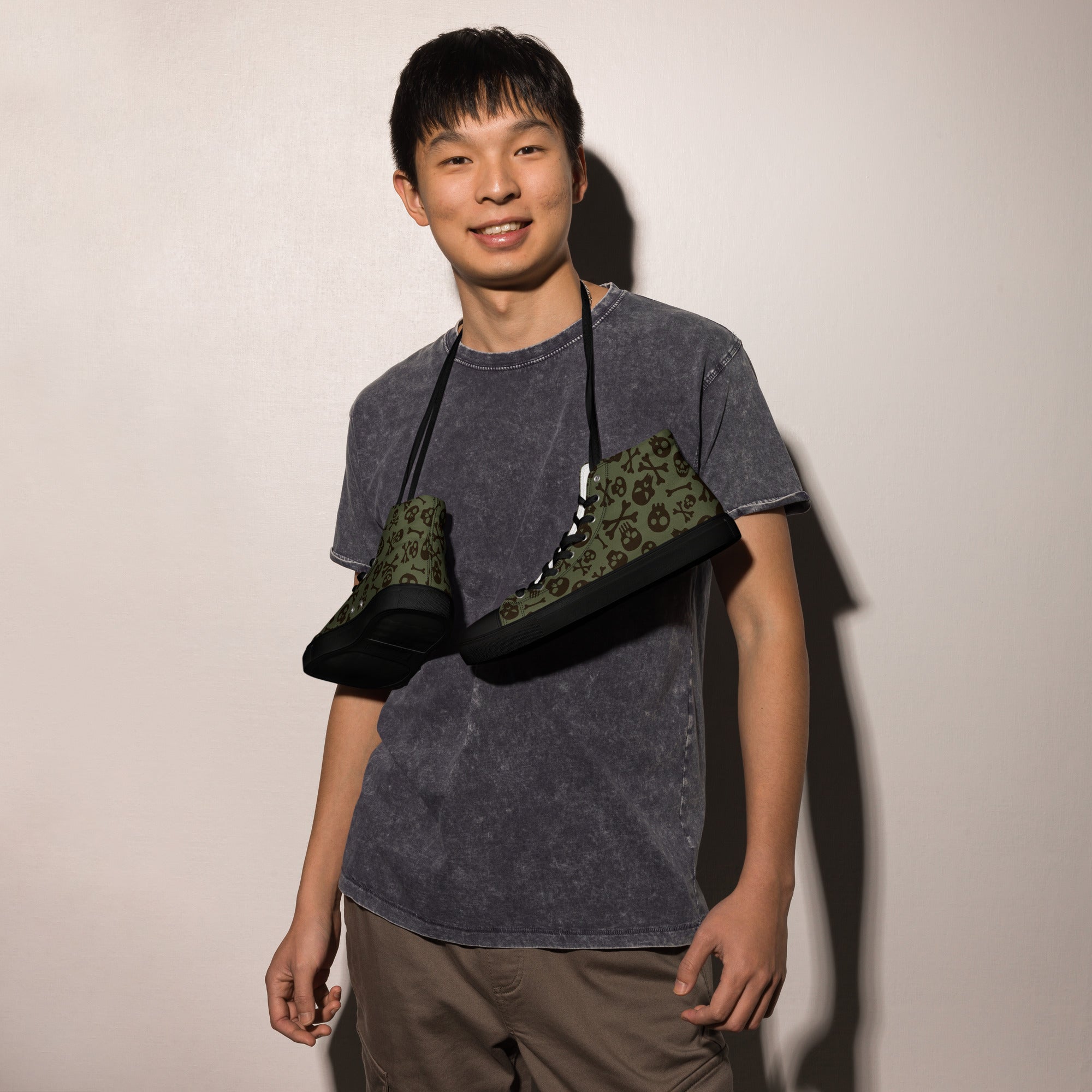 Skull And Crossbones - Men’s high top canvas shoes Mens High Top Shoes Printed Offshore